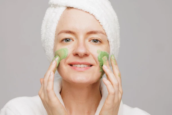 Double cleansing – czy dwuetapowe oczyszczanie twarzy jest dla każdego?