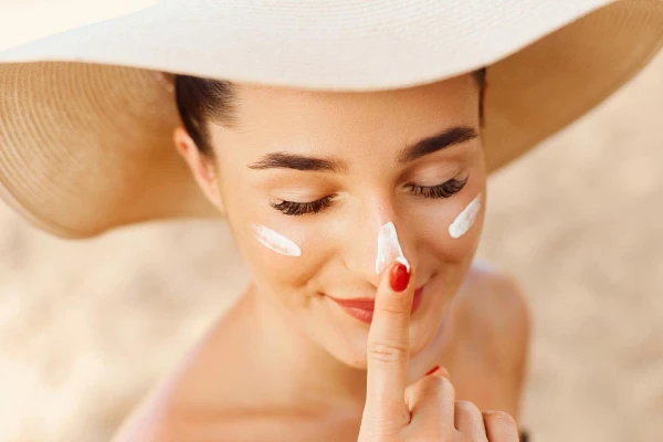 Najlepsze kremy SPF 50 do twarzy – ranking TOP 10
