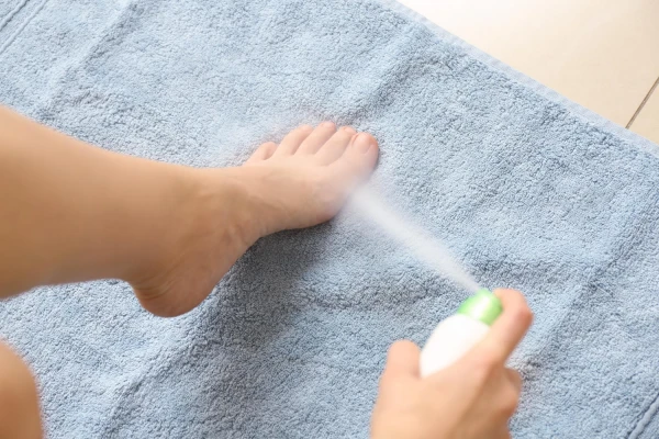 Jak wybrać dobry antyperspirant do stóp?