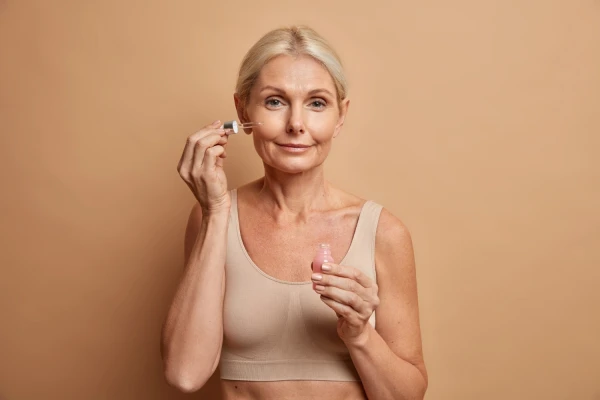Pielęgnacja skóry w okresie menopauzy - jak zadbać o cerę?
