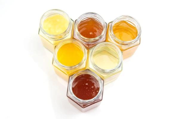 Rodzaje miodów i ich właściwości zdrowotne - co warto wiedzieć?