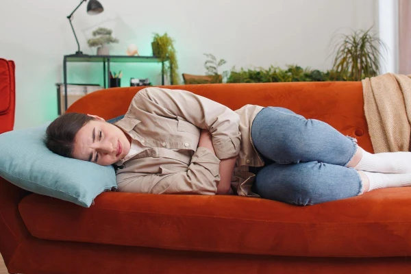 Sposoby na bolesną miesiączkę. Jak radzić sobie z bólami menstruacyjnymi?